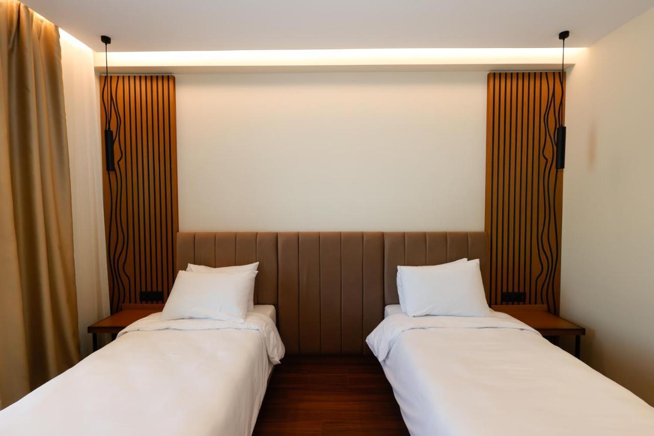 Valza Boutique Hotel Вльора Екстер'єр фото