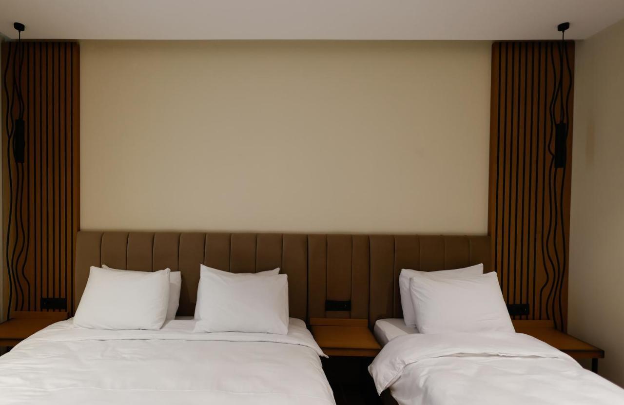 Valza Boutique Hotel Вльора Екстер'єр фото