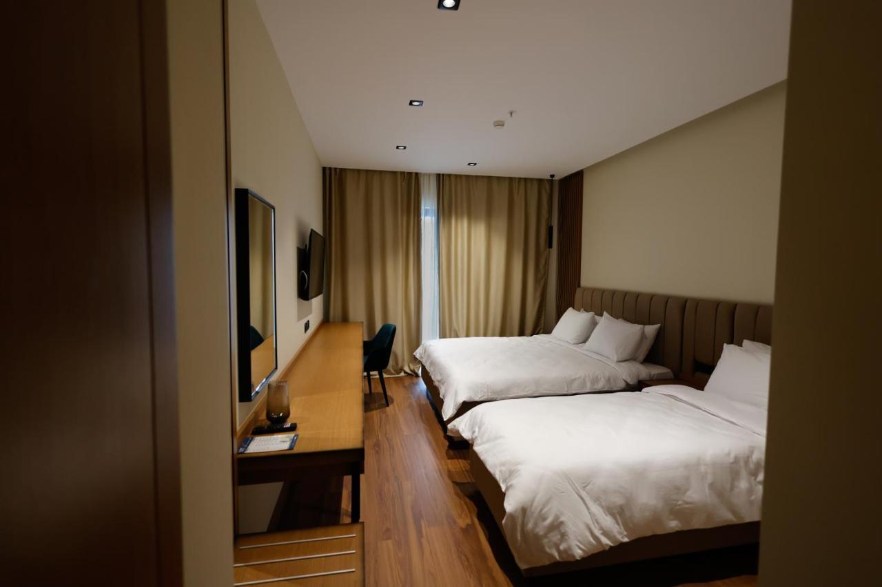 Valza Boutique Hotel Вльора Екстер'єр фото