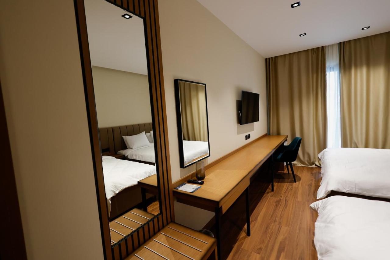 Valza Boutique Hotel Вльора Екстер'єр фото